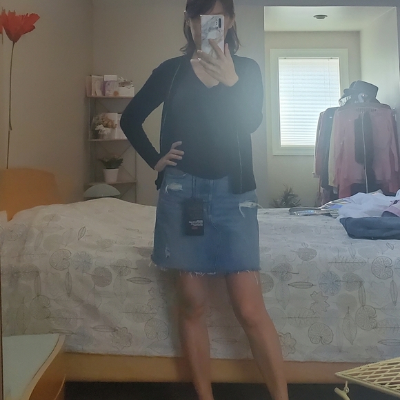 Levi's denim skirt - Picture 2 of 2